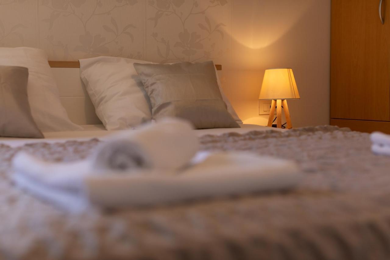 Apartments Villa Carica B&B ミミツェ エクステリア 写真