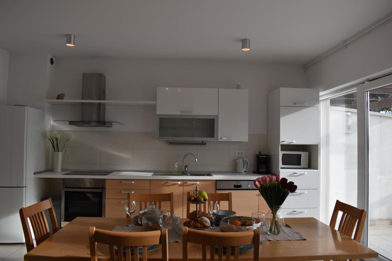 Apartments Villa Carica B&B ミミツェ エクステリア 写真